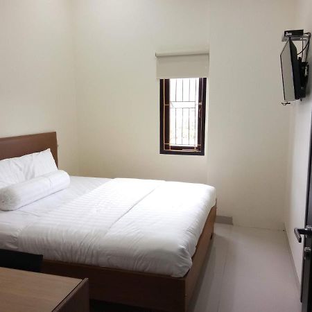 Clean & Comfort Homestay Ambon Extérieur photo