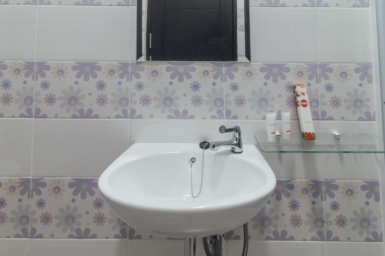 Clean & Comfort Homestay Ambon Extérieur photo