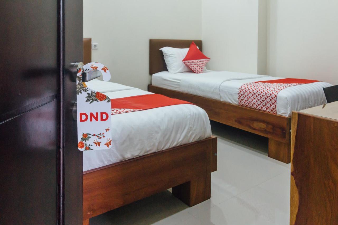 Clean & Comfort Homestay Ambon Extérieur photo