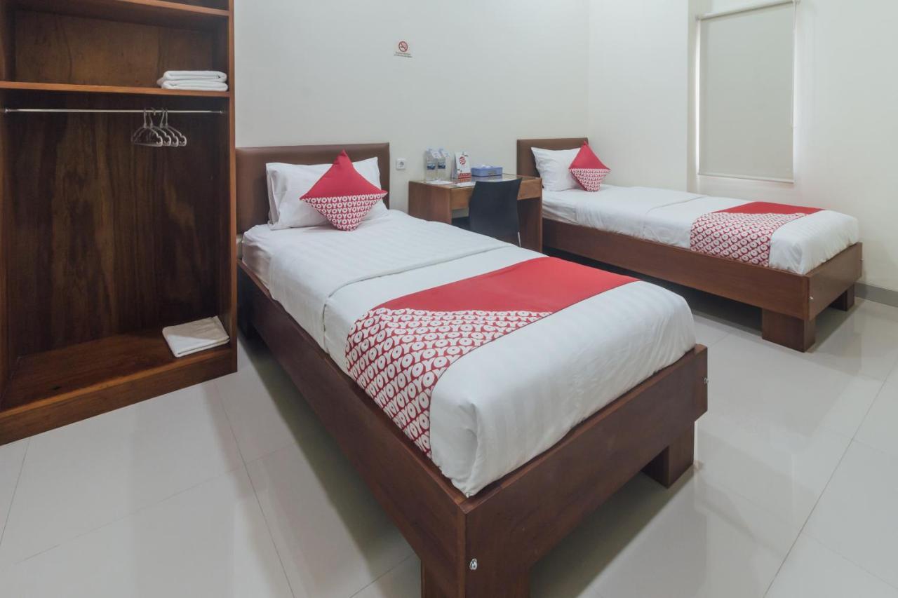 Clean & Comfort Homestay Ambon Extérieur photo