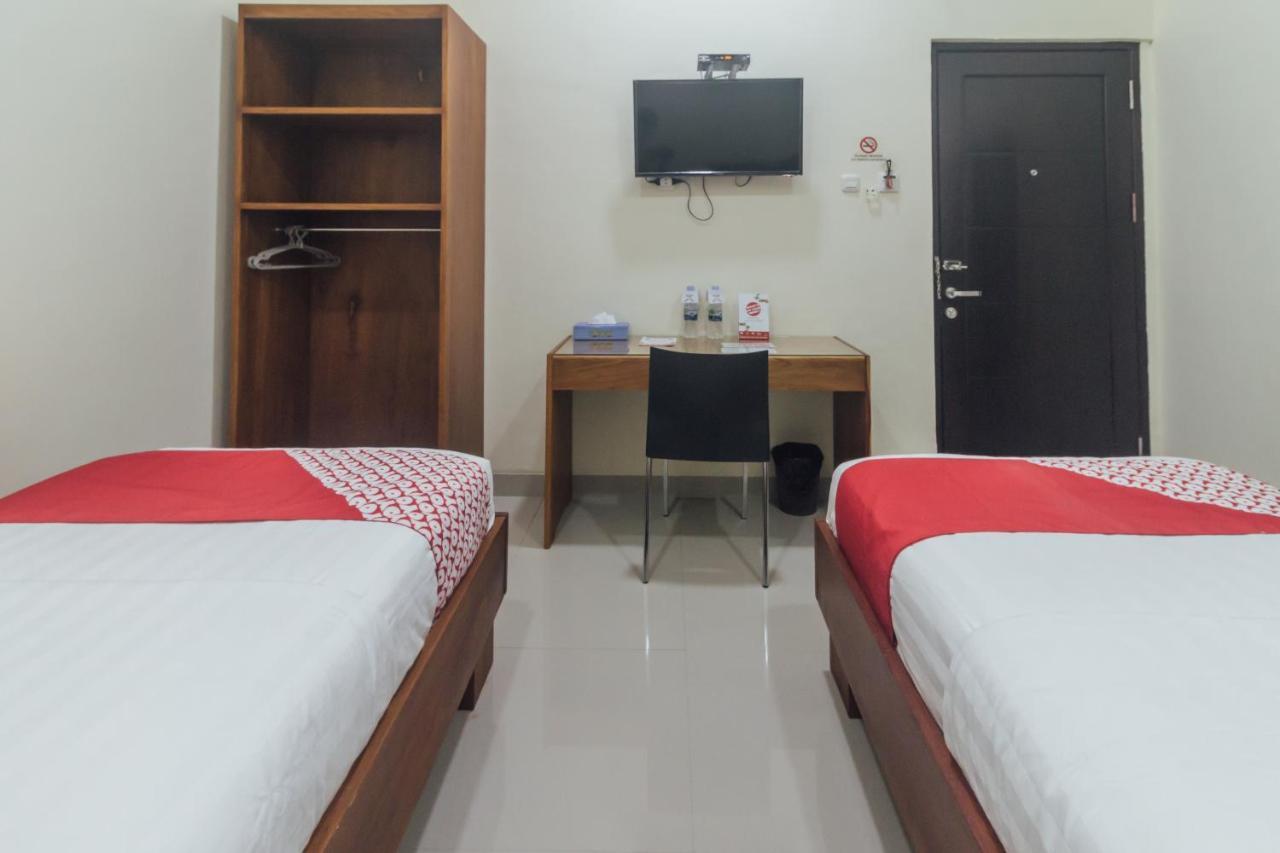 Clean & Comfort Homestay Ambon Extérieur photo