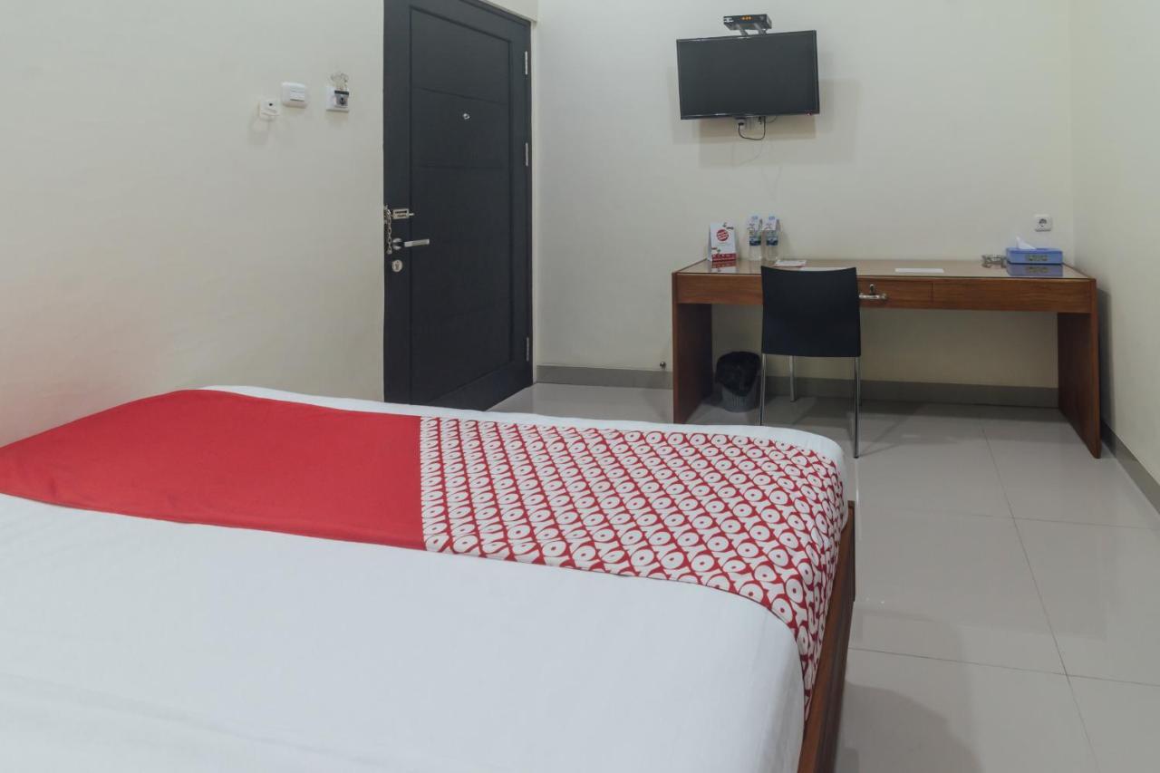 Clean & Comfort Homestay Ambon Extérieur photo