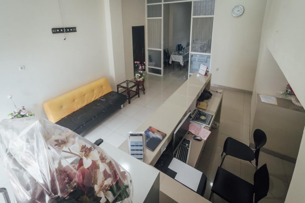Clean & Comfort Homestay Ambon Extérieur photo