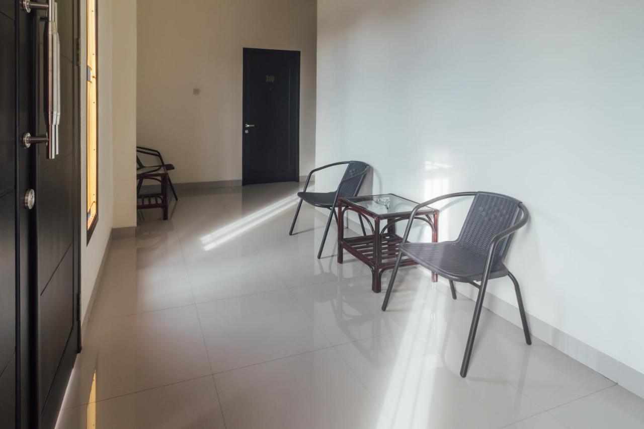 Clean & Comfort Homestay Ambon Extérieur photo