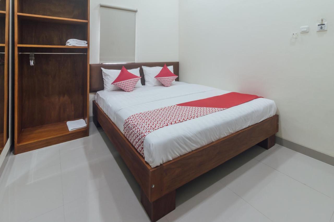 Clean & Comfort Homestay Ambon Extérieur photo