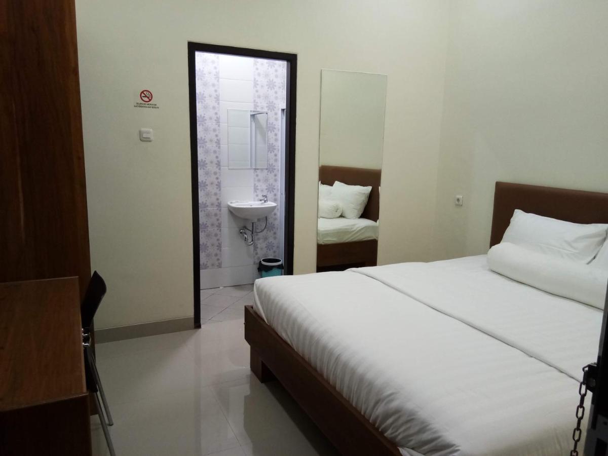 Clean & Comfort Homestay Ambon Extérieur photo
