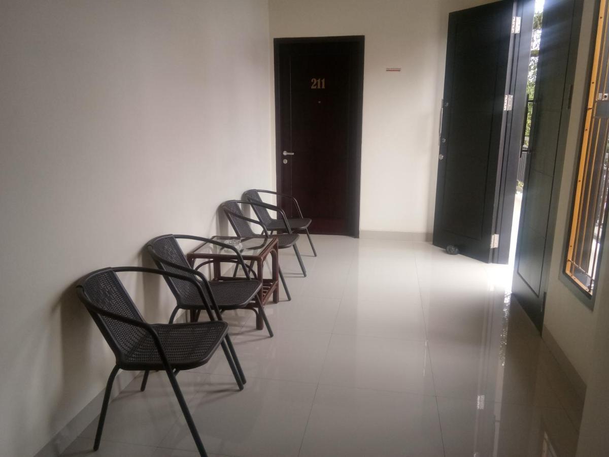 Clean & Comfort Homestay Ambon Extérieur photo
