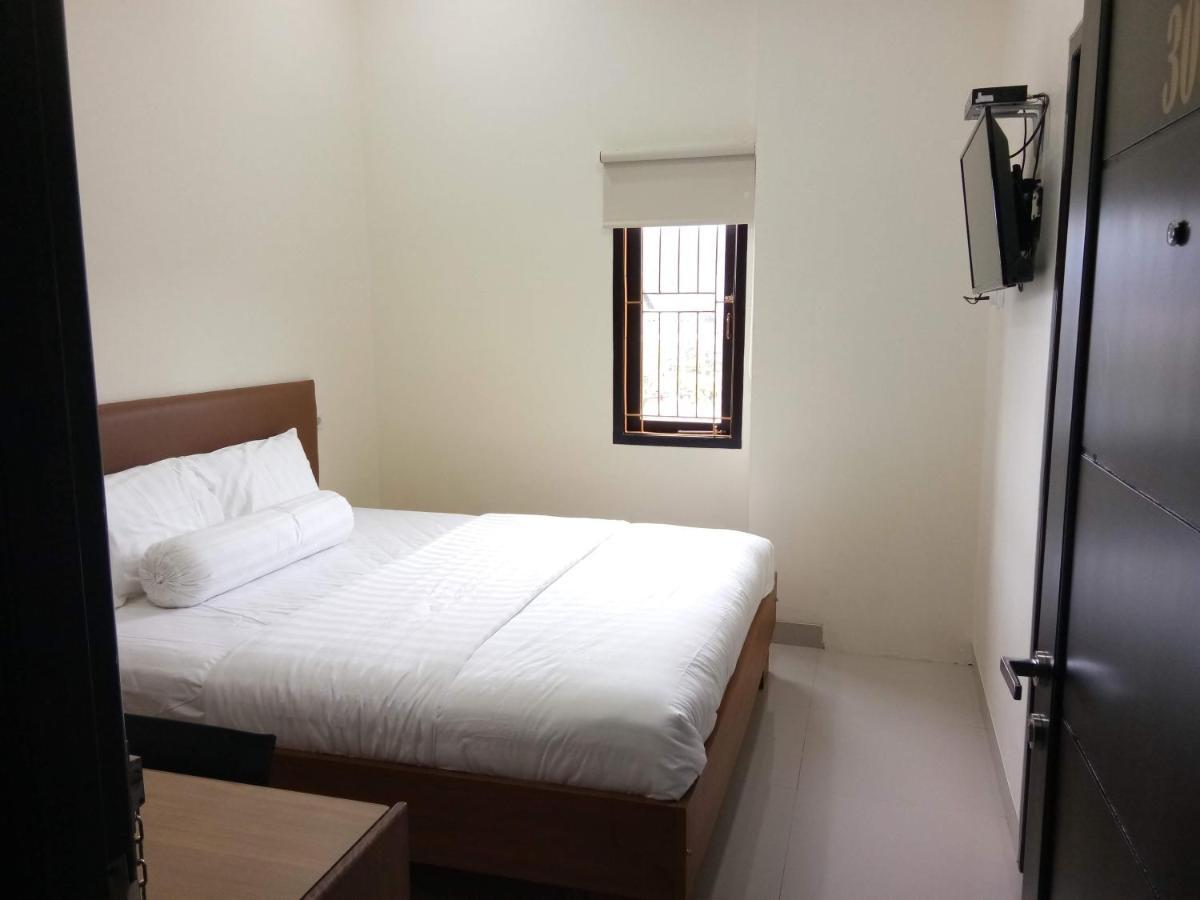 Clean & Comfort Homestay Ambon Extérieur photo