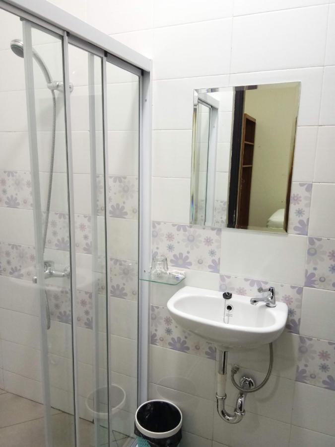 Clean & Comfort Homestay Ambon Extérieur photo